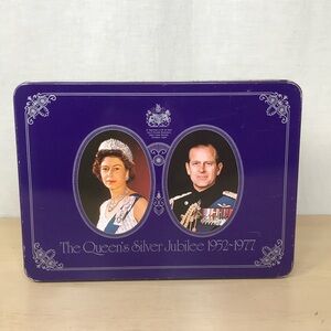 Vintage Queen Elizabeth Silver Jubilee Vintage Cadbury Royal Family Tin